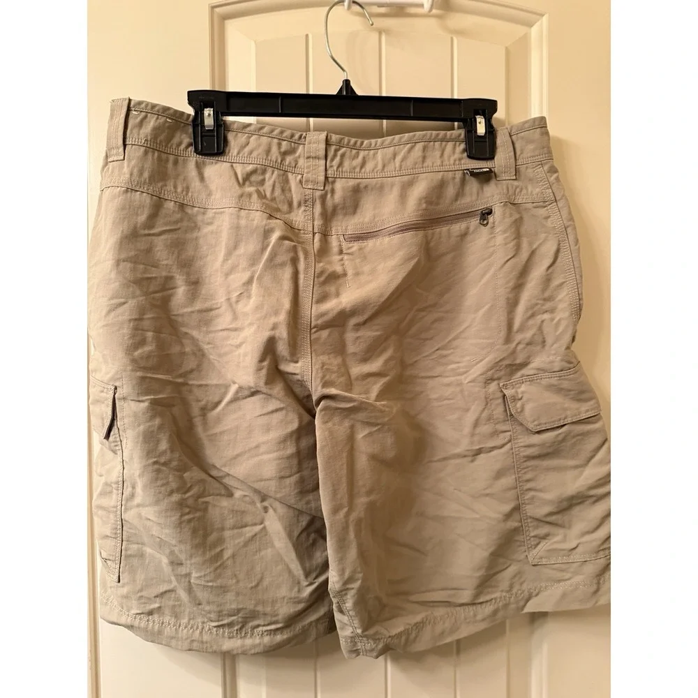 The North Face Men's 34 Khaki Cargo Shorts Paramount Hiking Gorpcore